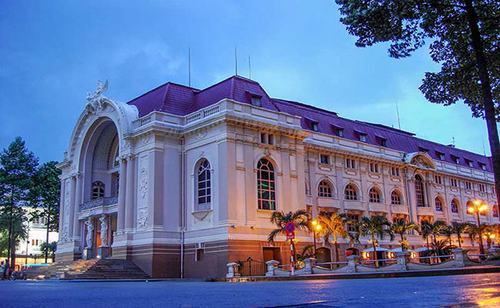Nhà hát Thành phố Hồ Chí Minh nằm ở Quận 1